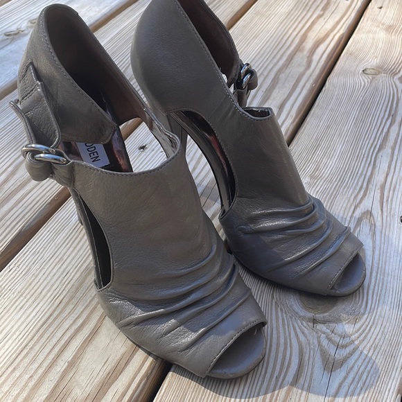Steve Madden Leather Peep Toe Taupe Booties Size 8 - Picture 1 of 16